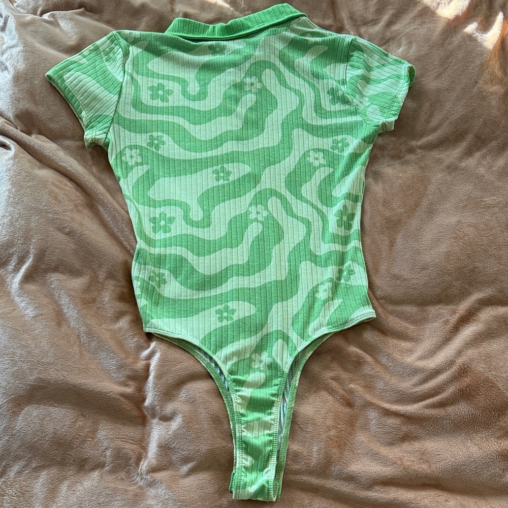 Green Patterned Collared Bodysuit - Picture 3 of 4